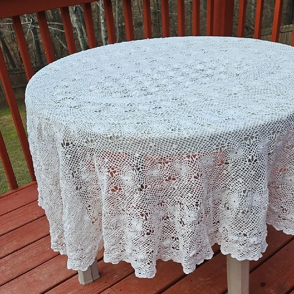 Vintage Round Oval Cotton Ivory Hand Crochet Tablecloth - Picture 7 of 17